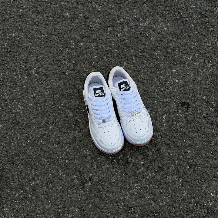 Af1 chulo negro y suela maranja 2
