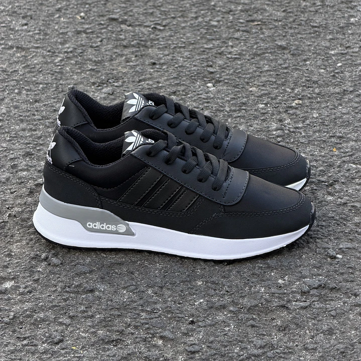 Adidas negros detalle gris  1