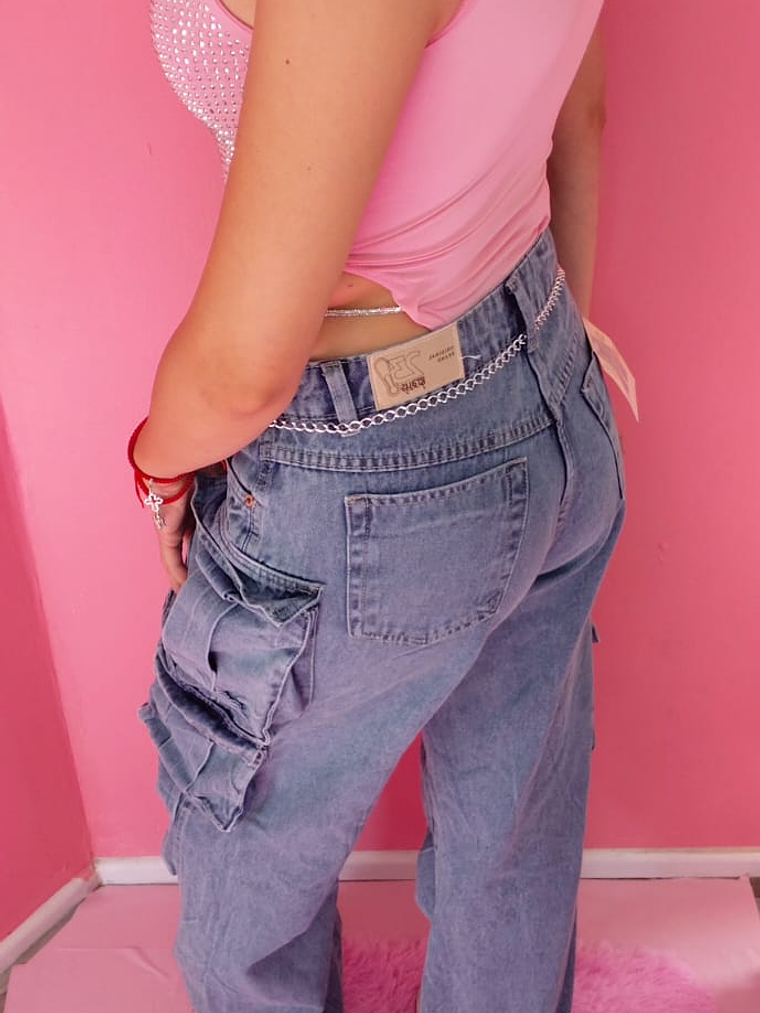 Jeans Cargo celeste con Bolsillos 2