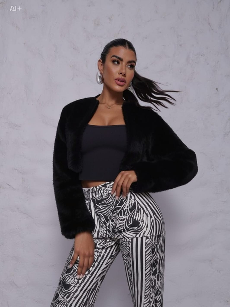 ABRIGO  DE PIEL CORTO  2