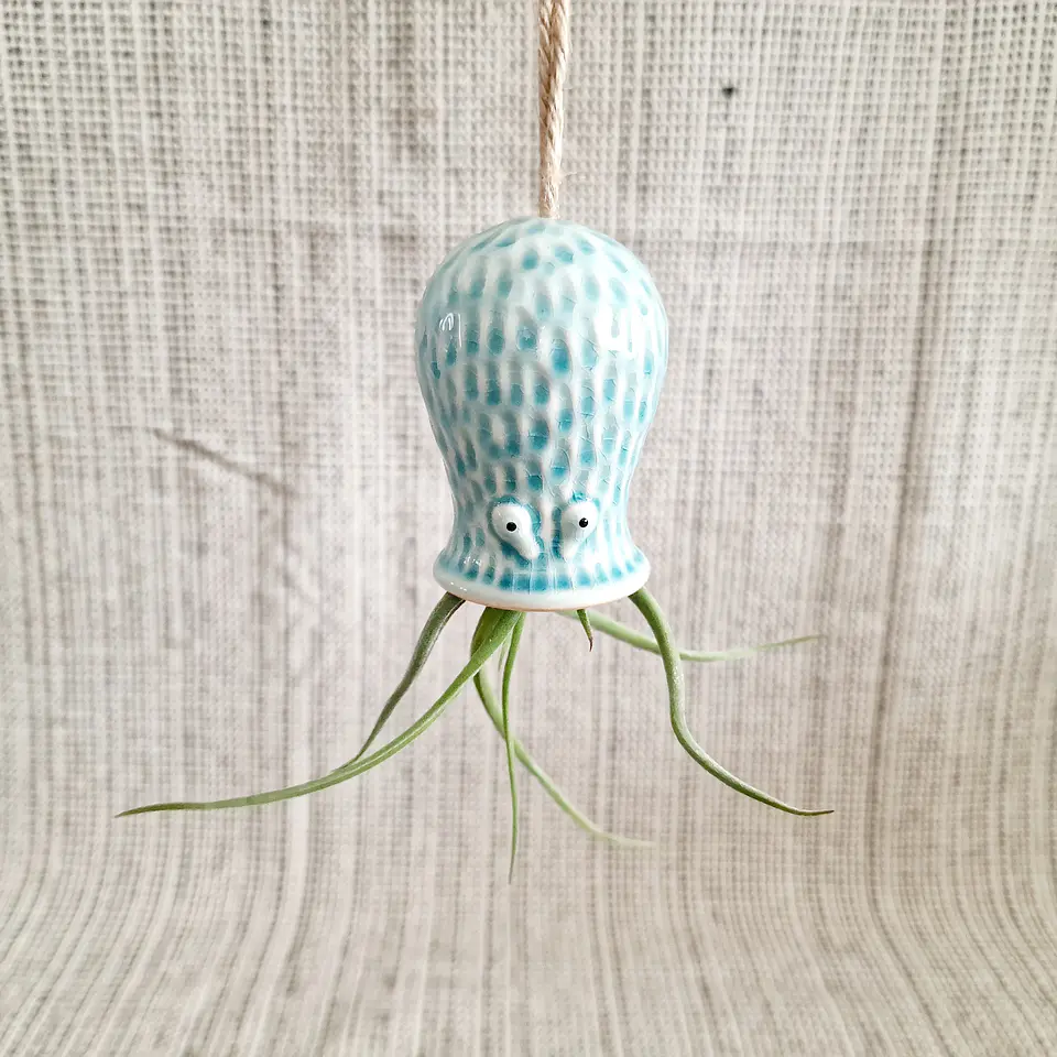 Ceramic Hanging Holder – Decorative Octopus for Air Plants 1