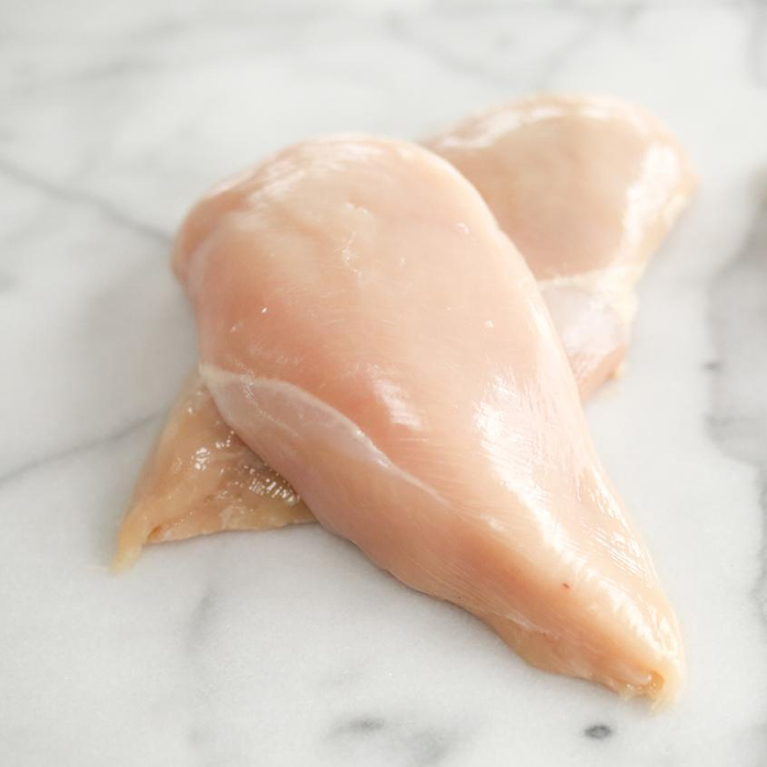 Media Pechuga de Pollo Deshuesada Levo 2kg