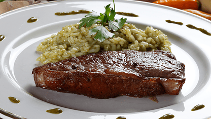 Lomo Vetado en Salsa de Vino Tinto con Risotto de Espárragos