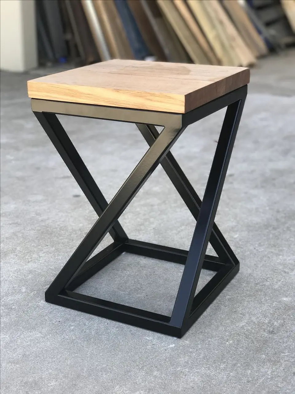 Mesa Lateral industrial Crixus 1