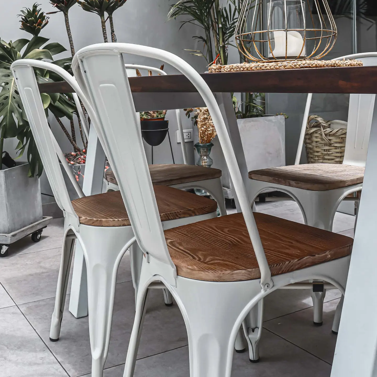 Silla Tolix Asiento de madera Oscura - Blanca 4