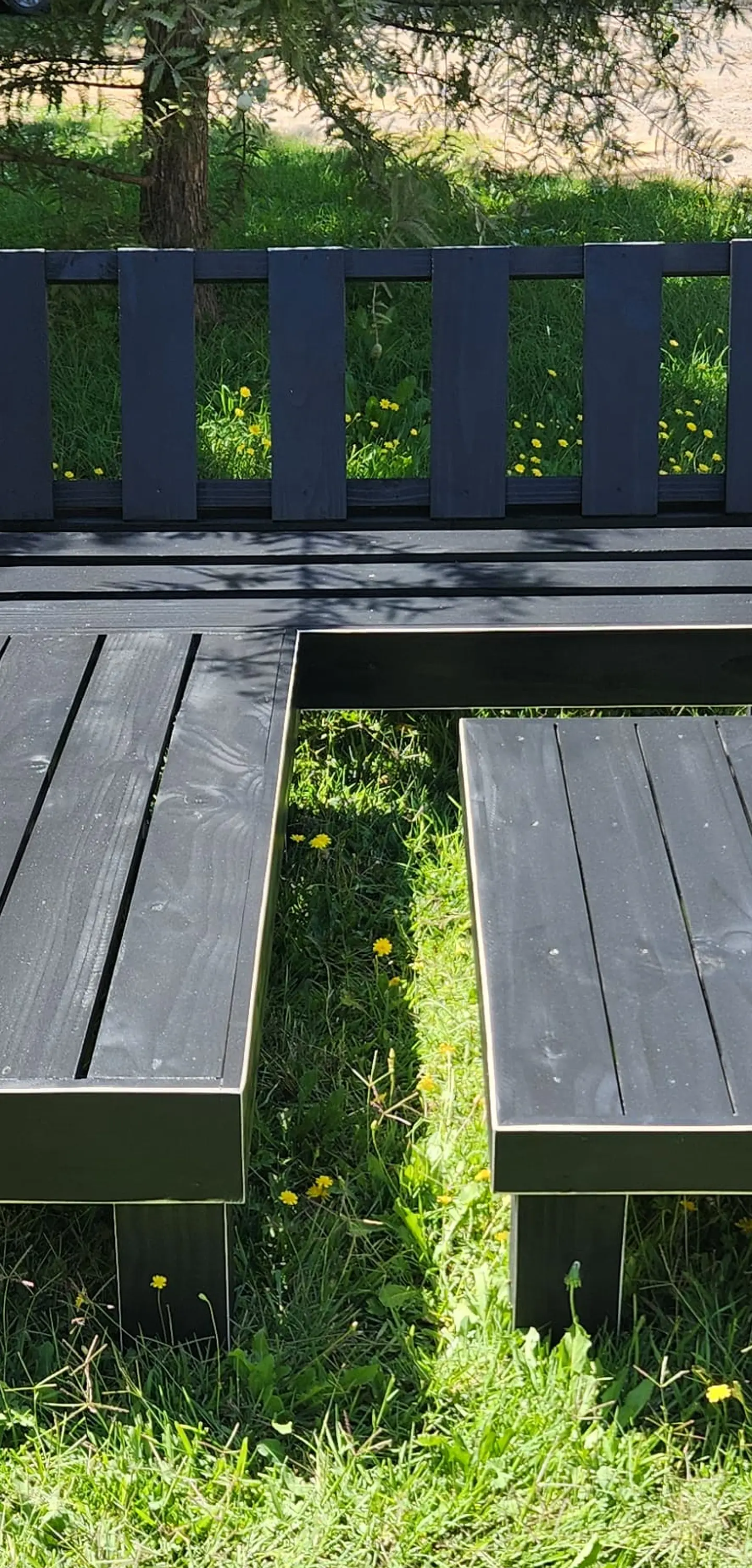 Terraza Balcón en L - Madera Negra con bordes gastados 7