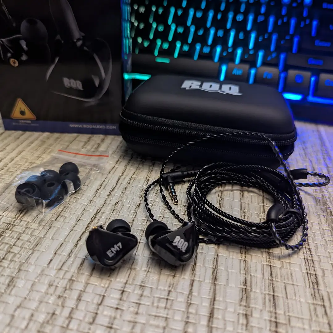 Monitores intrauditivos In Ear EM7 de 2 transductores 1
