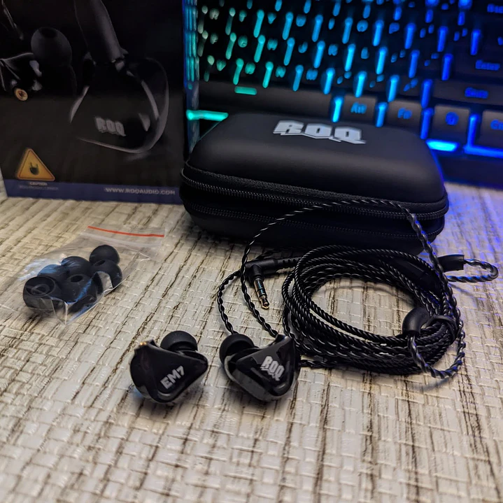 Monitores intrauditivos In Ear EM7 de 2 transductores 1
