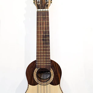 Charango Profesional Naranjillo Quispe Torres con funda