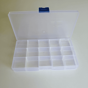 Caja plastica con divisiones