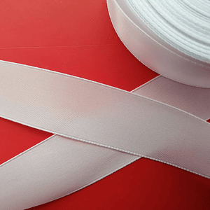 Cinta de raso doble cara blanca 25mm x 25 mts.