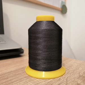 3034 hilo bordar gris petroleo 4000 mts.