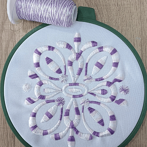 M044 hilo de bordar matizado texsur lila 1000 mts.