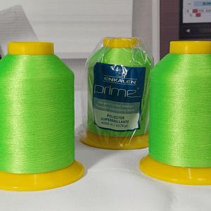 3876 hilo bordar verde 4.000 mts.