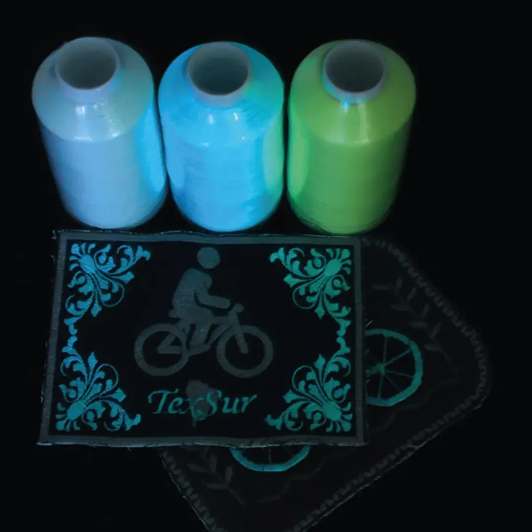 Hilo de bordar fotolumniscente celeste 4.000 mts. 4