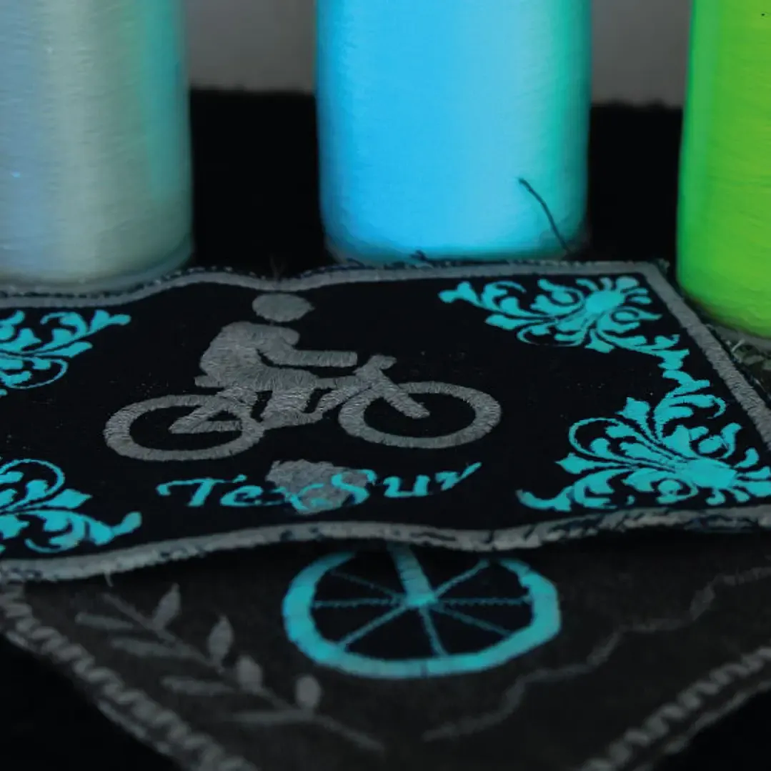 Hilo de bordar fotoluminiscente verde 4.000 mts. 2