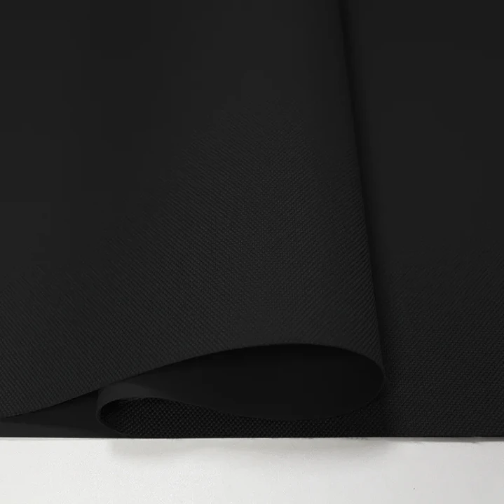 Engomado negro 1 mt. x 1.50 600x400d pvc 1