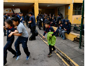 Cambio  de horario  en el recreo: una reestructuración del horario escolar y sus efectos en el patio.