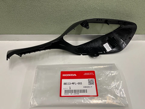 Tampa do espelho retrovisor direito, Honda CBR1000RR, 88113-MFL-003