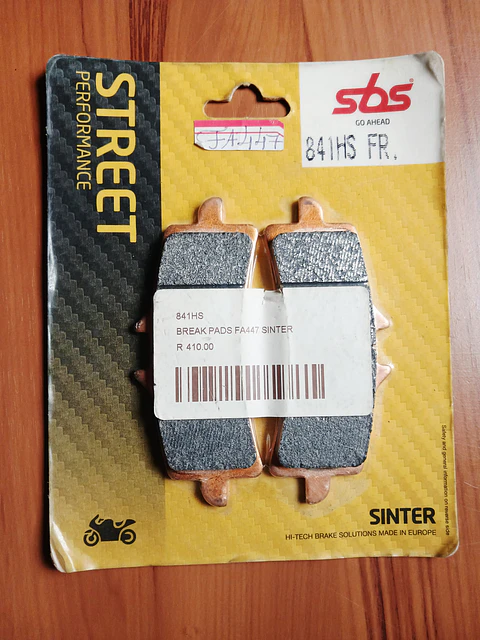 Calços de freio SBS Sinterizadas Street Excel 841HS (o preço é mostrado para um lado) FA447