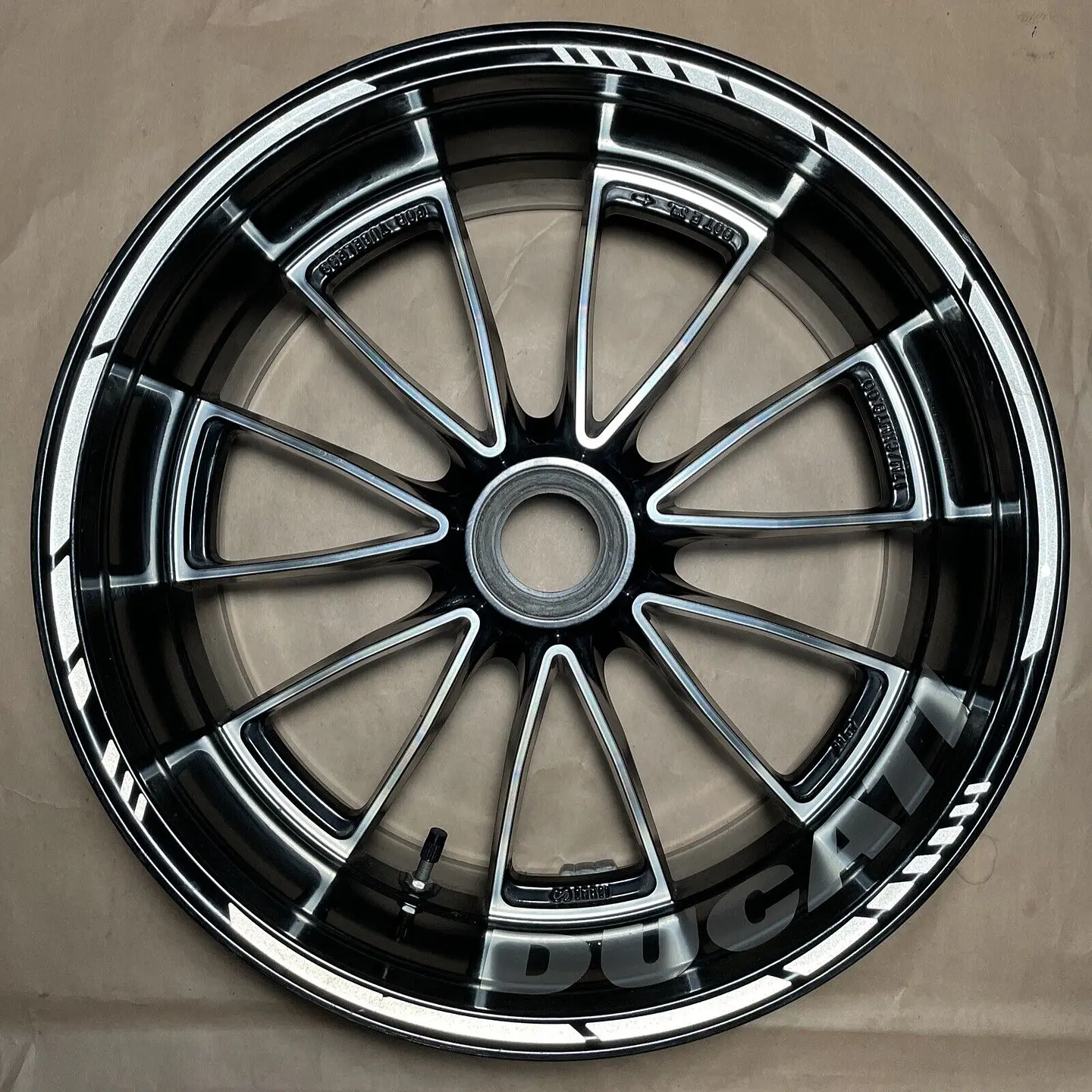 JANTE TRASEIRA DUCATI DIAVEL 1