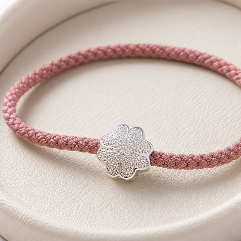 Charm Flor Brillante