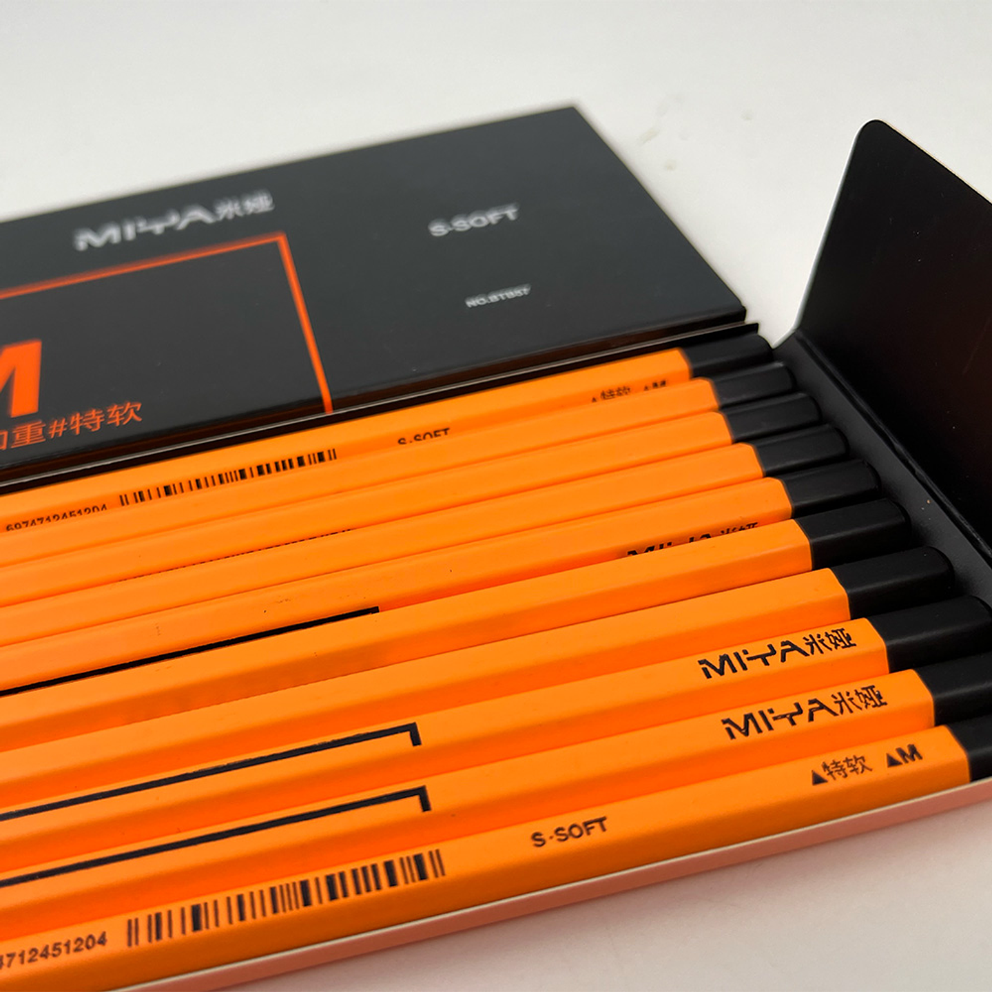 LÁPIZ DE CARBÓN MIYA SERIE M 10 UNDS ULTRA SUAVE CAJA NEGRA  4