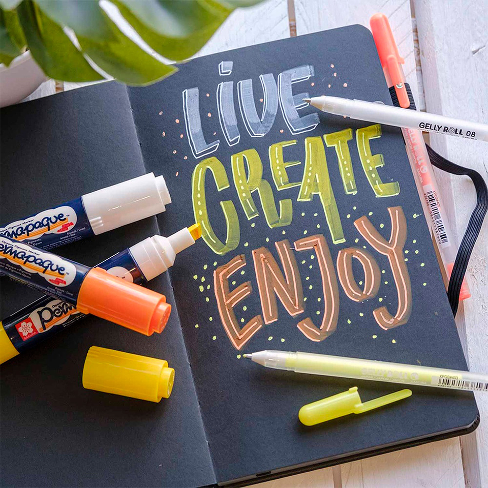 SKETCHBOOK SAKURA HOJA COLOR NEGRO 13X21 CM 140GR 80 HOJAS  1