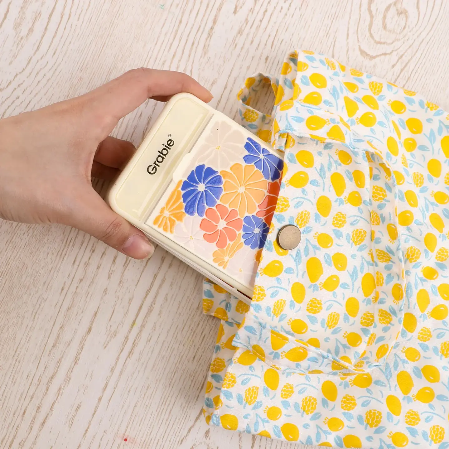 SET DE ACUARELA PLEGABLE DE 56 COLORES CON PINCEL  7