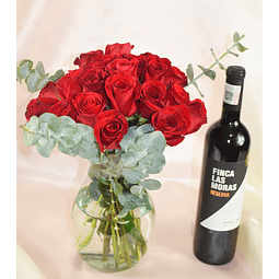 24 rosas rojas con botella de vino