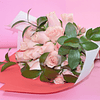 24 rosas en ramo con mini rosas.