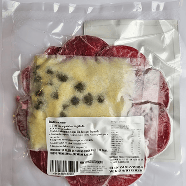 Carpaccio de filete angus con salsa de limoneta con queso parmesano y alcaparra 2