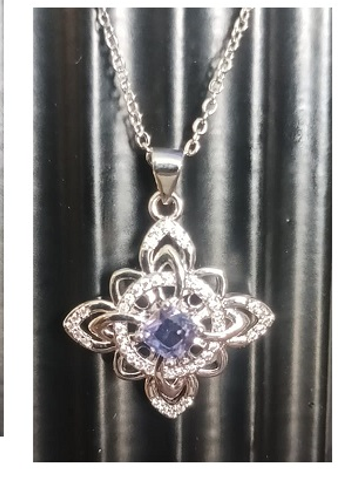 Collar Nudo Celta en Plata 925 con Zirconia Púrpura – Elegancia y Encanto Mágico 2