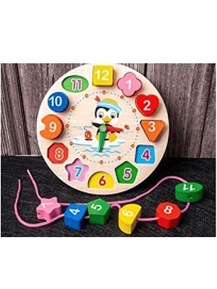 Reloj Didáctico de Madera con Figuras y Cuerda – 17 cm