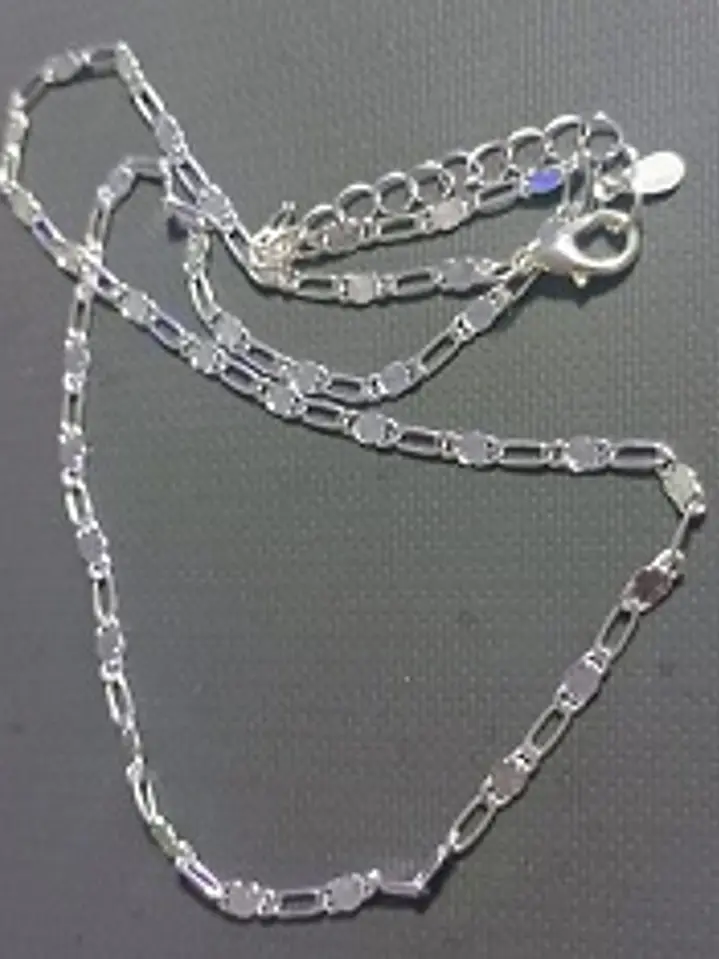 Collar con Diseño Geométrico Elegante 1