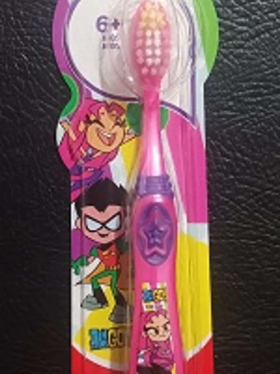 Cepillo Dental Infantil Colgate Teen Titans Go!  1