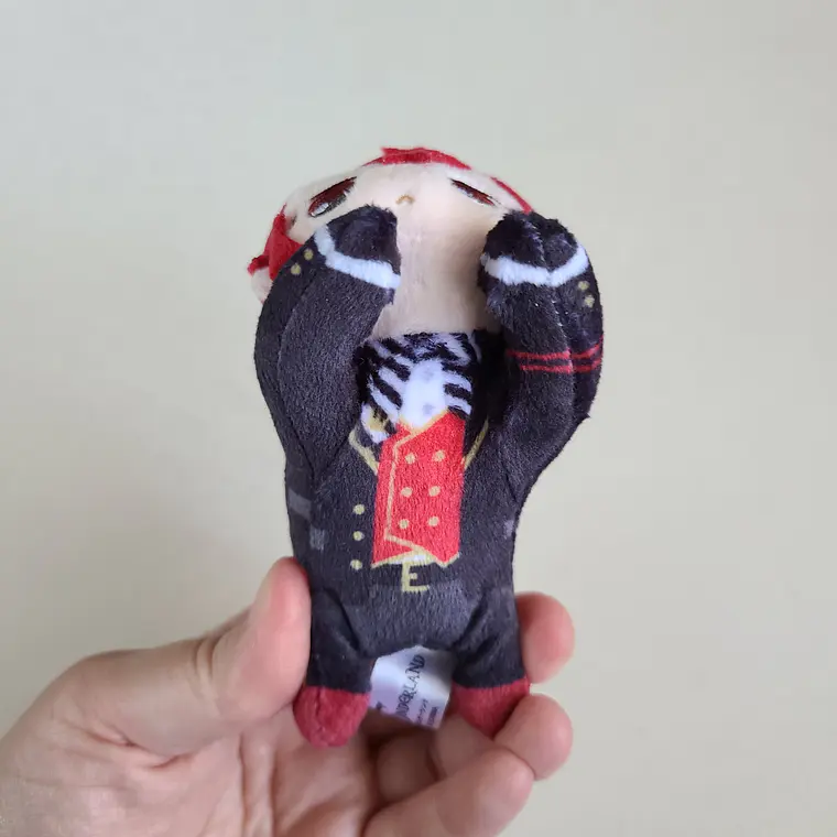 [Heartslabyul] Riddle Rosehearts - Peluche clip Hug Chara Collection [Twsited Wonderland] 2