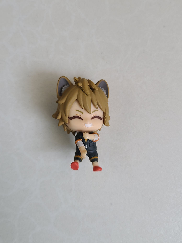 [Savanaclaw] Ruggie Bucchi - Figurita para cables [Twisted Wonderland] 1