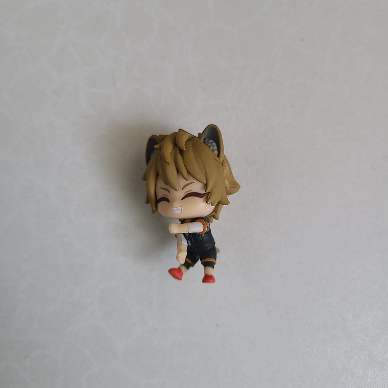 [Savanaclaw] Ruggie Bucchi - Figurita para cables [Twisted Wonderland] 2