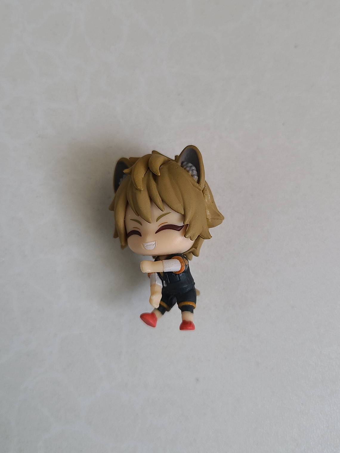 [Savanaclaw] Ruggie Bucchi - Figurita para cables [Twisted Wonderland] 2