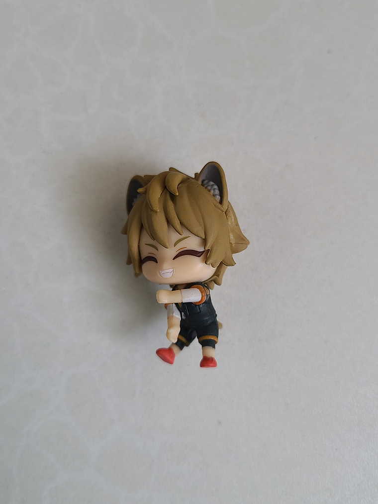 [Savanaclaw] Ruggie Bucchi - Figurita para cables [Twisted Wonderland] 2