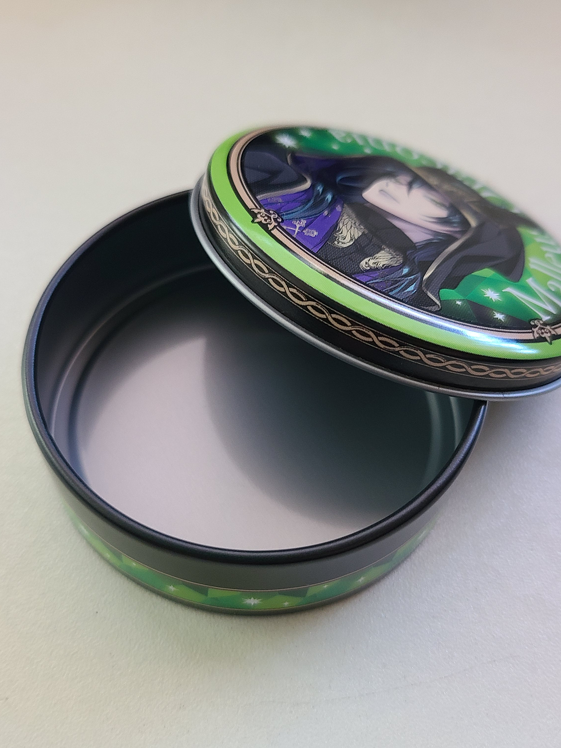 [Diasomnia] Malleus Draconia - Cajita metálica [Twisted Wonderland] 2