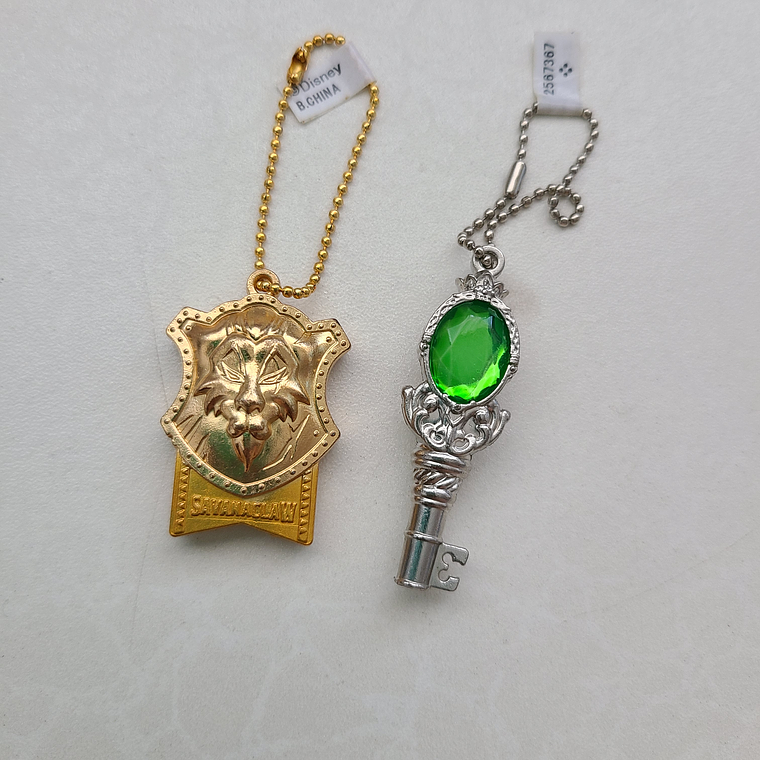 [Nightraven College] Set de colgantes metálicos Twisted Wonderland [Twisted Wonderland] 1