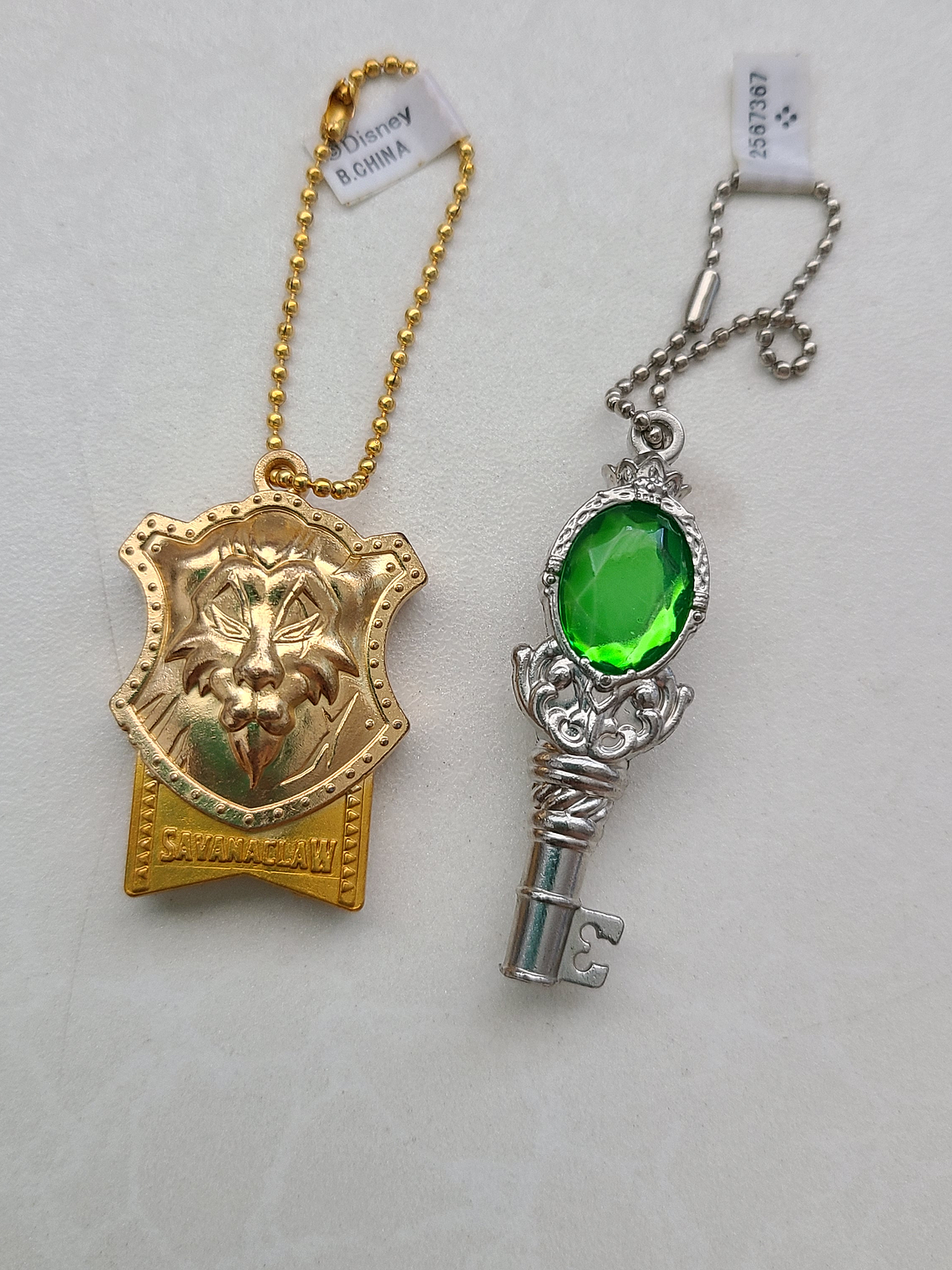 [Nightraven College] Set de colgantes metálicos Twisted Wonderland [Twisted Wonderland] 1