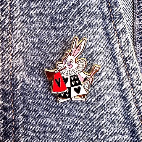 Pin Conejo colección Queen of Hearts