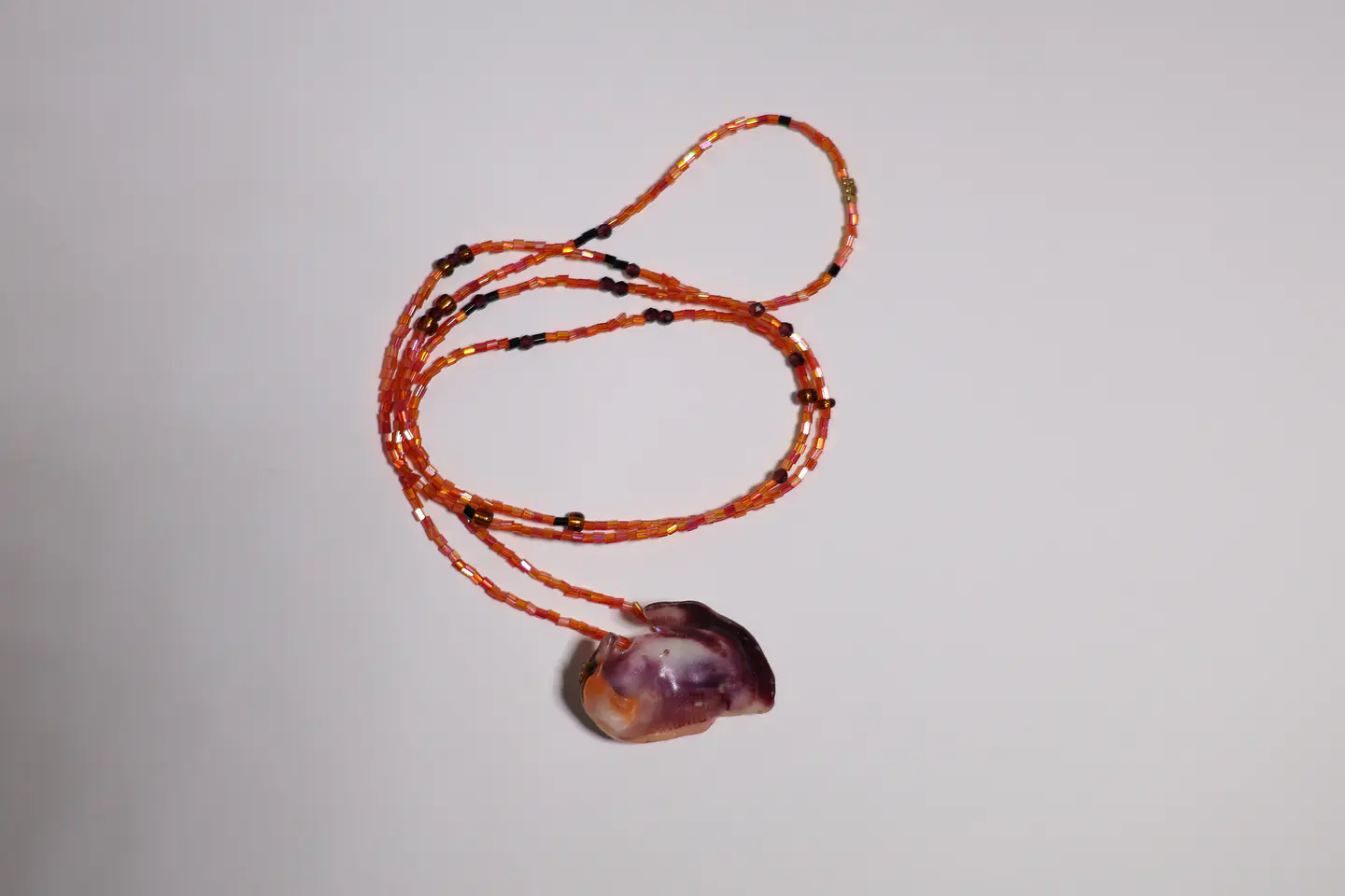 COLLAR NARANJA CON REGRO Y MORADO 3