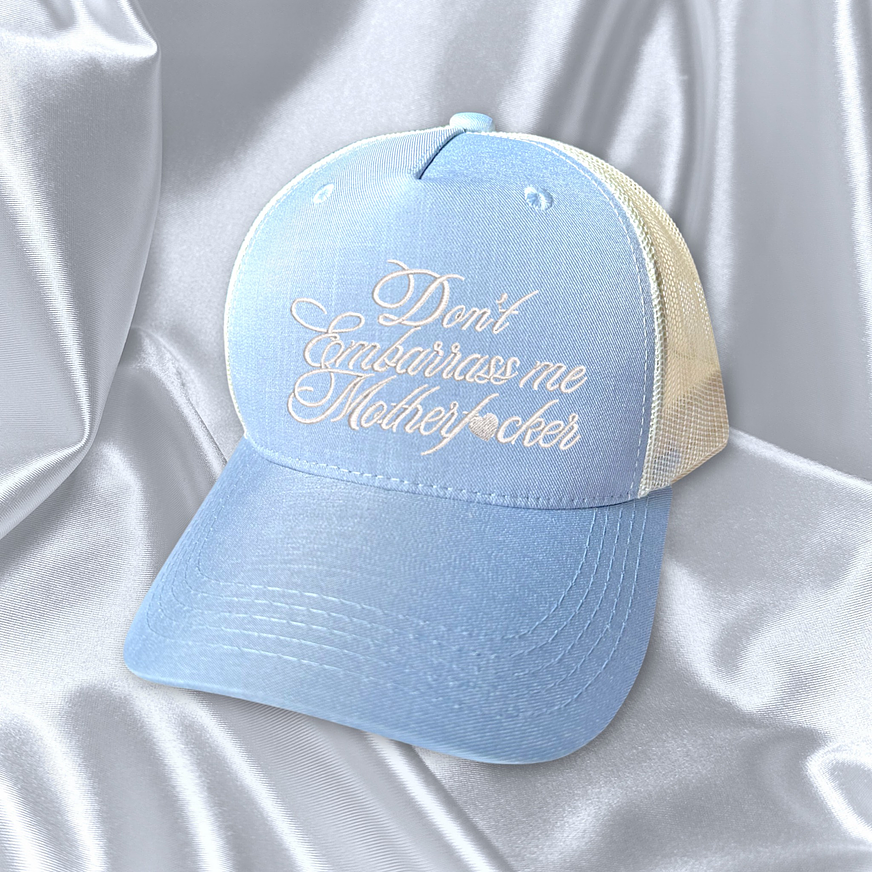 Sabrina Carpenter - Gorra Bordada “Don’t Embarrass Me” 1