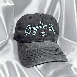 Ariana Grande - Gorra Bordada “Brighter Days Ahead”