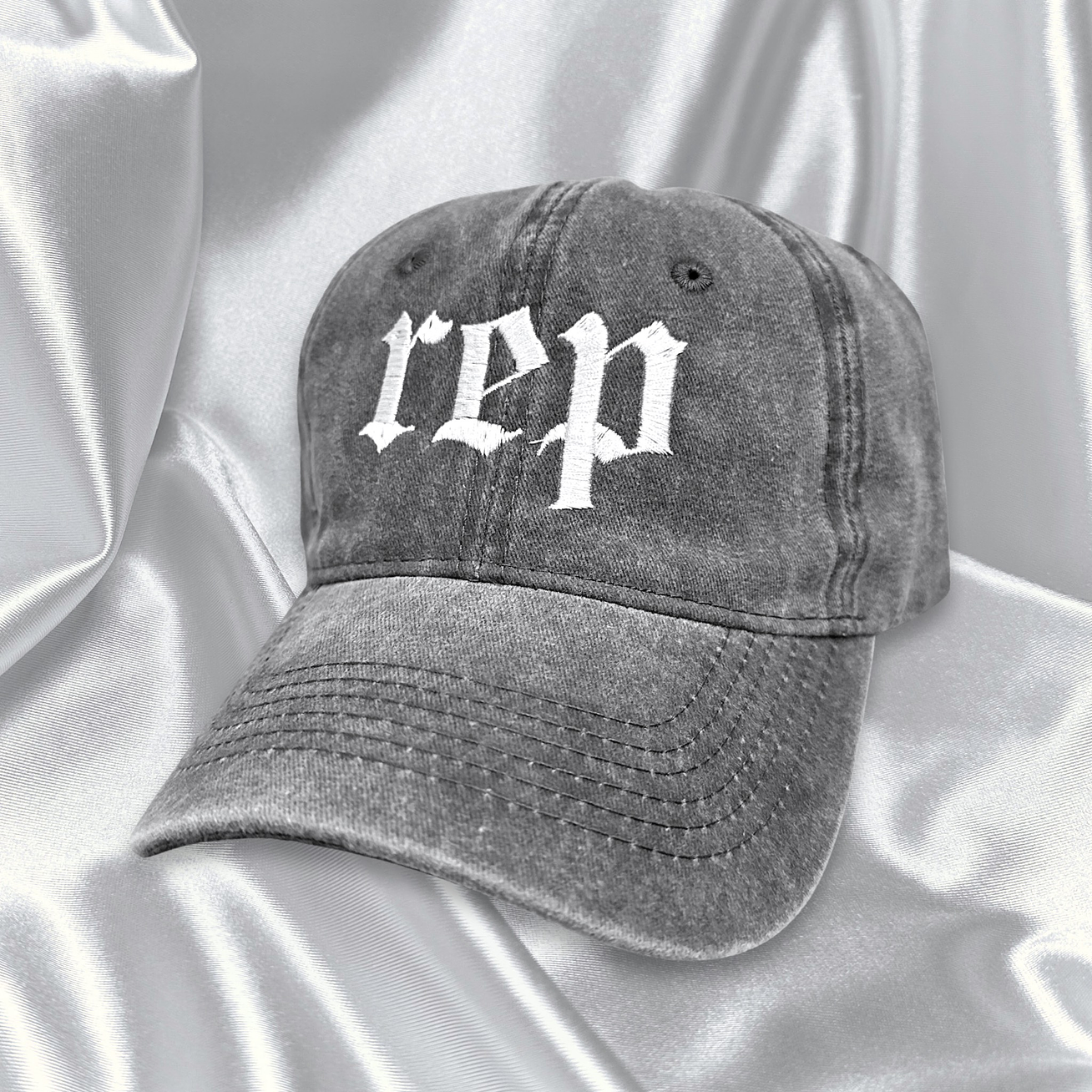 Taylor Swift - Gorra Bordada REP (reputation) 2