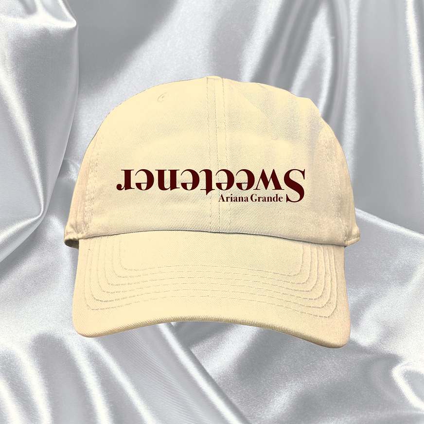 Ariana Grande - Gorra Bordada Sweetener (Beige) 1